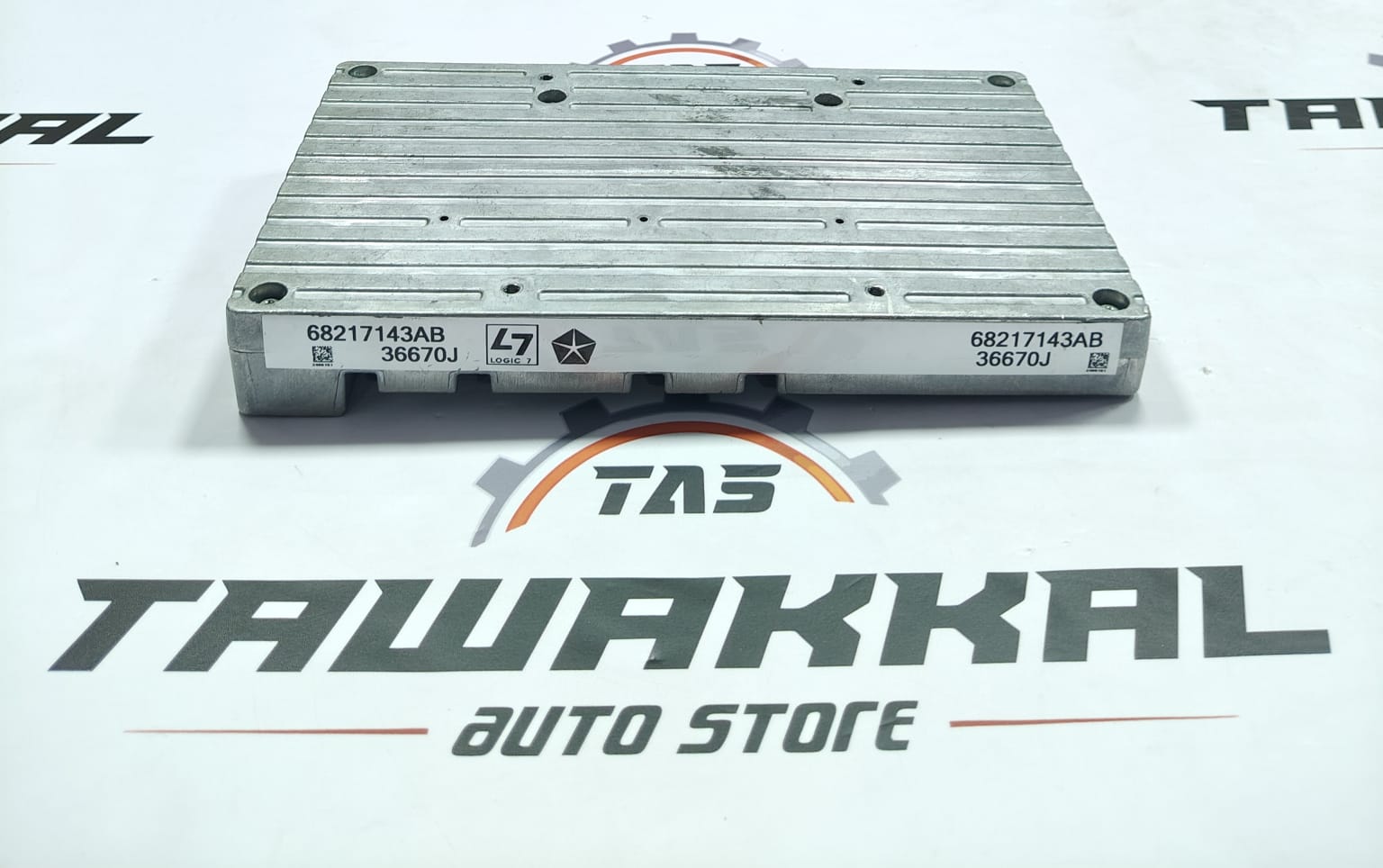 2014 JEEP GRAND CHEROKEE OEM RADIO AMPLIFIER OEM 68217143AB - Image 6