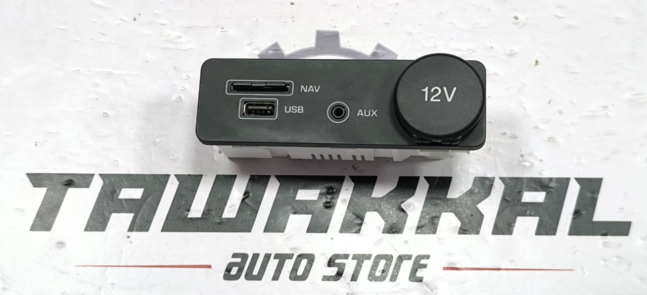 RANGE ROVER EVOQUE JAGUAR XE CENTER CONSOLE USB PORT FK7219C166BC 2014-2024 - Image 4