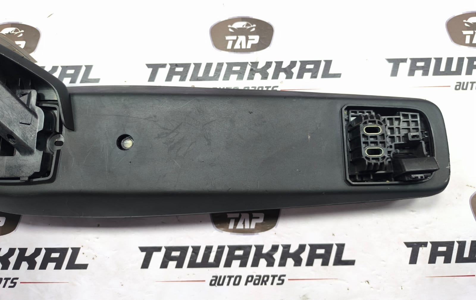 BMW 5 SERIES M-SPORT RIGHT HAND DRIVER CENTER ARMREST ASSEMBLY 5A6E0D8 2024-2026 - Image 9