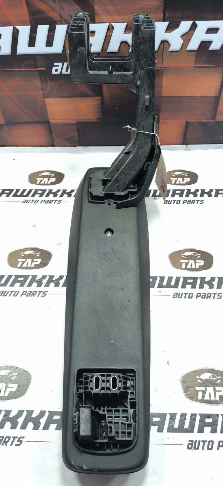 BMW 5 SERIES M-SPORT RIGHT HAND DRIVER CENTER ARMREST ASSEMBLY 5A6E0D8 2024-2026 - Image 11