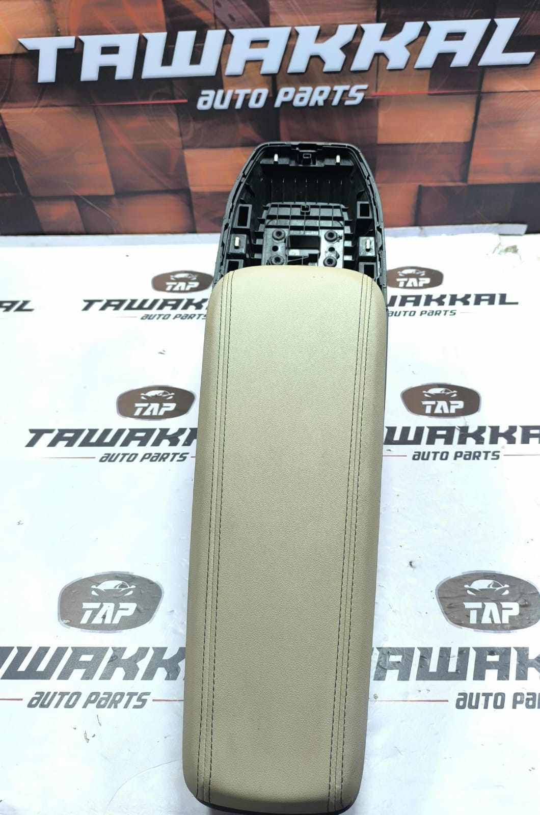 BMW 5 SERIES M-SPORT RIGHT HAND DRIVER CENTER ARMREST ASSEMBLY 5A6E0D8 2024-2026 - Image 3
