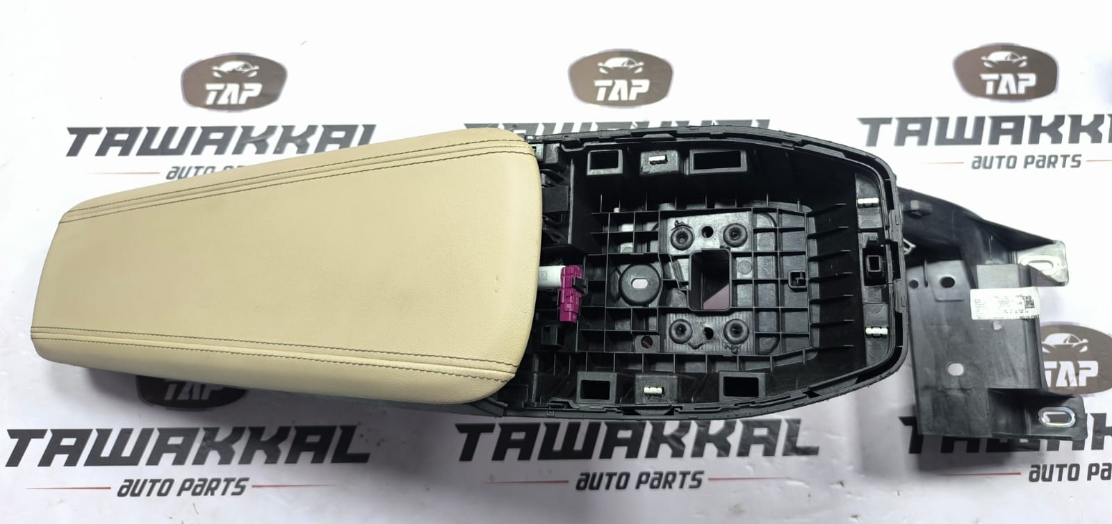 BMW 5 SERIES M-SPORT RIGHT HAND DRIVER CENTER ARMREST ASSEMBLY 5A6E0D8 2024-2026 - Image 2