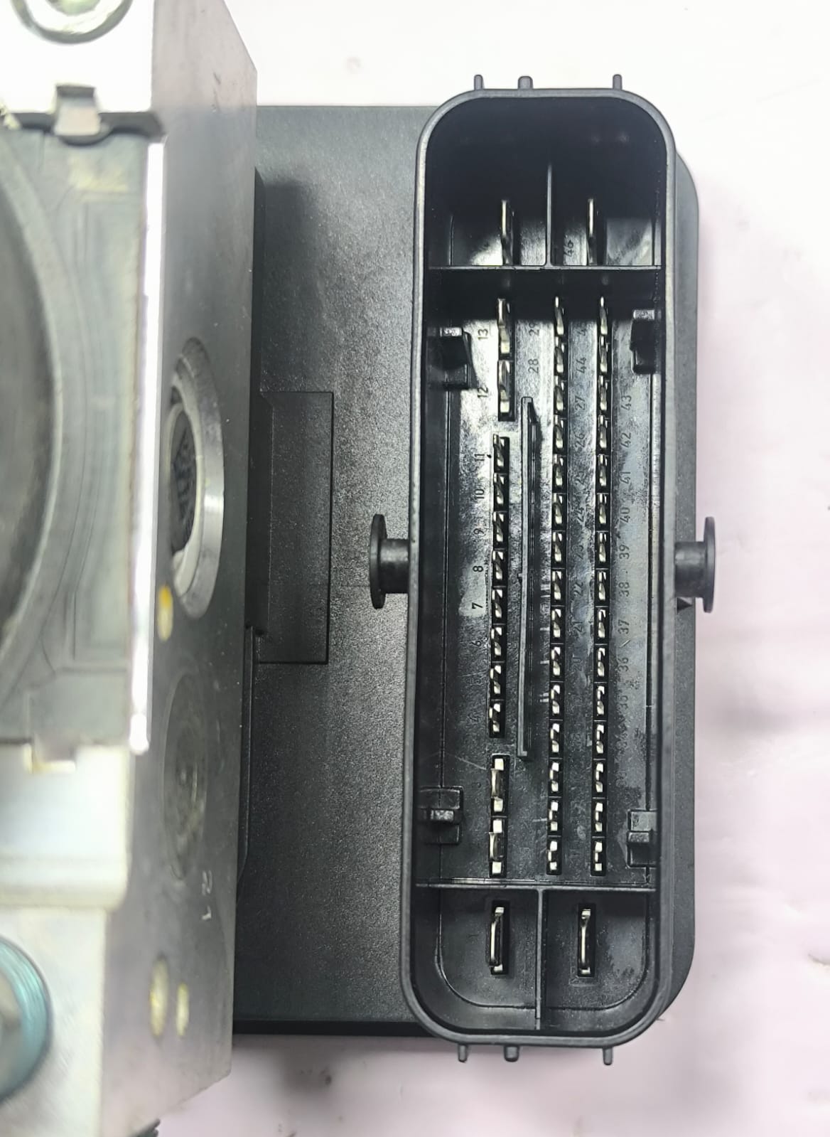 BMW X1 F48 BREAK CONTROL ABS PUMP MODULE 6877110 2014-2021 - Image 6