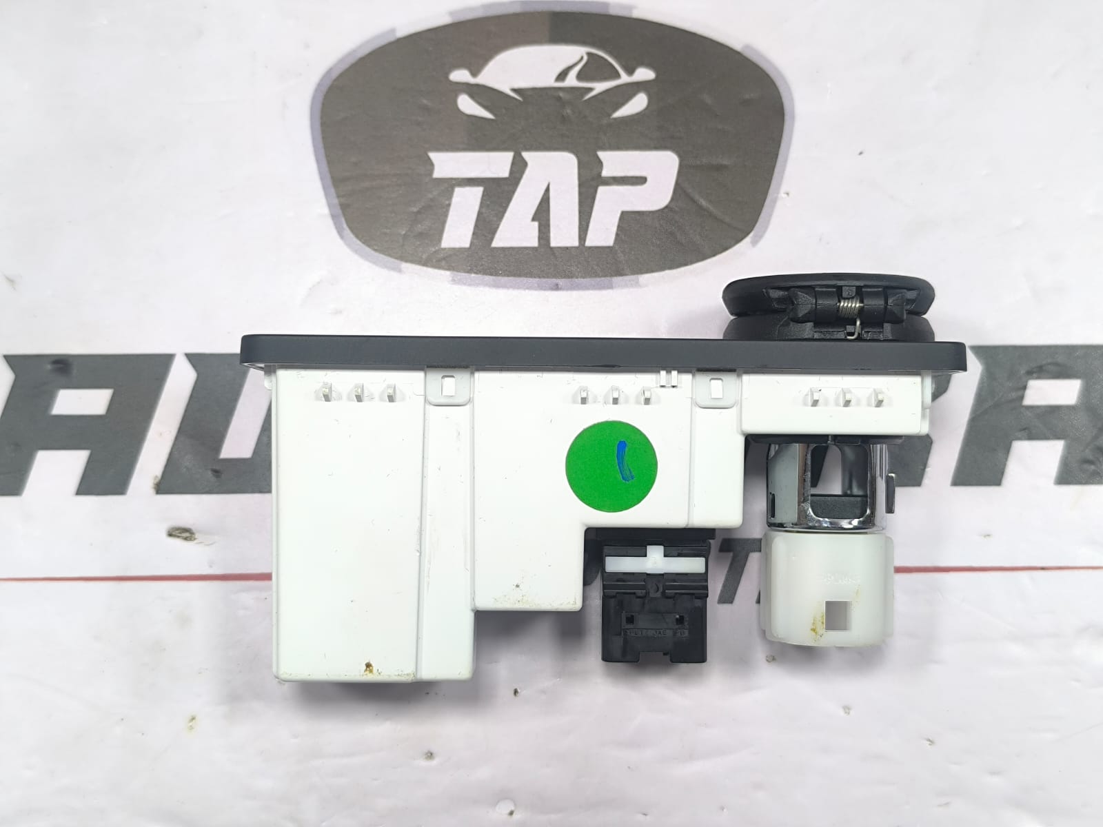 JAGUAR XE USB SOCKET CONNECTOR USB PORT FW93-19E110-CA 2017-2020 - Image 7